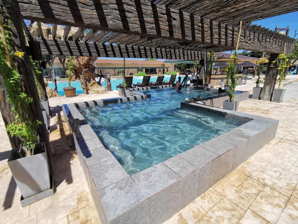 Dumaguete City Port Royale Waterpark Resort מראה חיצוני תמונה